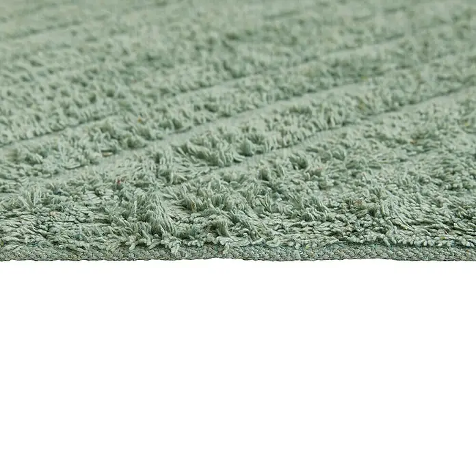 Badteppich Havanna - 50 x 80 cm, Salbei, Stripe, 80% Baumwolle, 20% Polyester - Detailaufnahme eines hellgrünen, getufteten Teppichs, der Weichheit und Textur hervorhebt.\n
