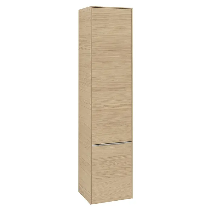 Villeroy & Boch Subway 3.0 Hochschrank - B x T x H: 40 x 36,2 x 171 cm, 2x Tür, Nordik oak, Farbe Griff: Aluminium glänzend, DIN Anschlag: Links - Ein hellbrauner Hochschrank mit schlichter Holzmaserung und einem horizontalen Griff im unteren Bereich. Ideal für moderne Wohnräume.