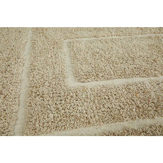 Badteppich Havanna - 50 x 80 cm, Beige, Border, 80% Baumwolle, 20% Polyester - Nahaufnahme eines beigen Teppichs mit geometrischen Mustern. Der Teppich hat eine weiche, flauschige Textur.