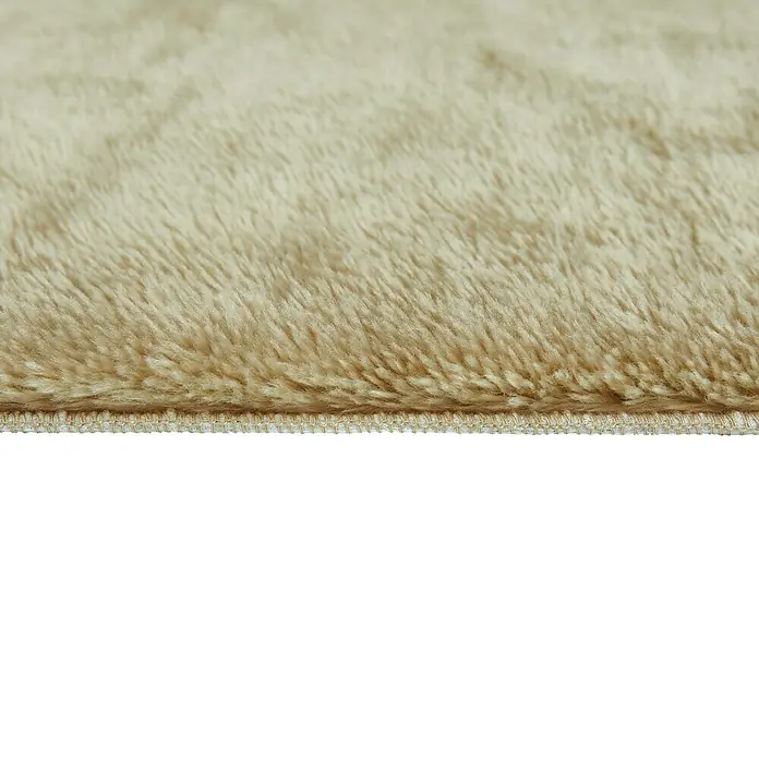 Badteppich Florida - 50 x 80 cm, Taupe, 100% Polyester - Nahaufnahme eines beigen, weichen Teppichs, der Komfort und Wärme ausstrahlt.\n