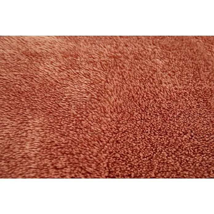 Badteppich Florida - 50 x 80 cm, Rostrot, 100% Polyester - Nahaufnahme eines weichen, korallenroten Stoffes, der sich ideal für gemütliche Heimtextilien wie Decken und Kissen eignet.