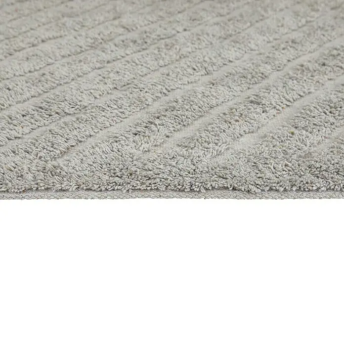 Badteppich Havanna - 50 x 80 cm, Taupe, Stripe, 80% Baumwolle, 20% Polyester - Nahaufnahme eines grauen Badteppichs mit gerippter Textur, ideal für Badezimmer oder als stilvolle Fußmatte.