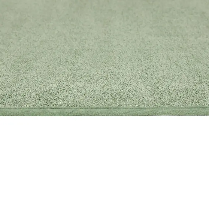 Badteppich Malibu - 60 x 100 cm, Salbei, 100% Polyester - Nahaufnahme eines mintgrünen Badteppichs mit weicher Textur, ideal für Badezimmer und Duschen.