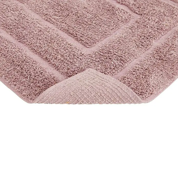 Badteppich Havanna - 50 x 80 cm, Rostrot, Border, 80% Baumwolle, 20% Polyester - Nahaufnahme eines flauschigen, rosafarbenen Badteppichs mit geometrischem Muster.