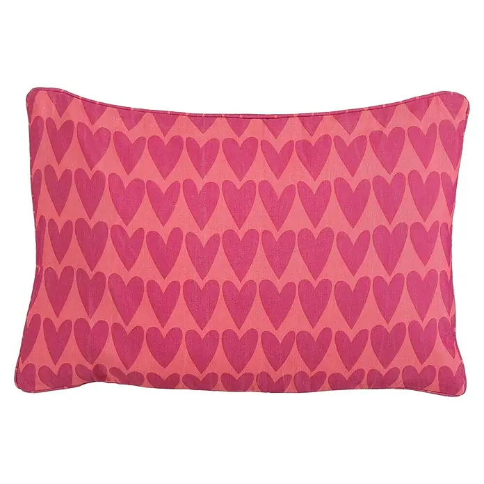 Mica Decorations Outdoor-Kissen - L x B x H: 60 x 40 x 10 cm, Textil, Rosa, Herzen - Herzkissen: Dekokissen mit einem Muster aus sich wiederholenden rosa Herzen auf einem helleren rosa Hintergrund, das jedem Raum einen Hauch von Liebe verleiht.