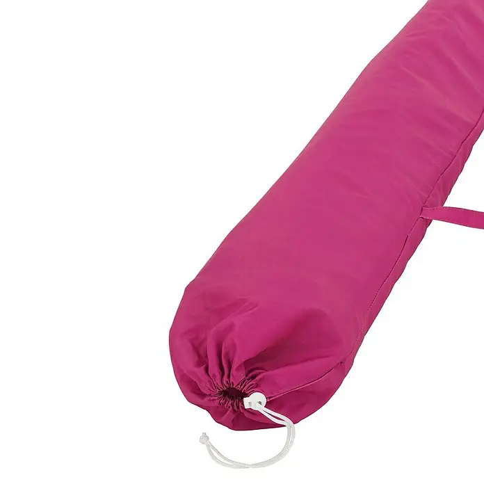 Mica Decorations Strandschirm - Rosa, Durchmesser Bespannung: 220 cm - Nahaufnahme eines pinkfarbenen Yoga Bolsters in einer Tragetasche mit Kordelzug, ideal für Yoga-Enthusiasten.
