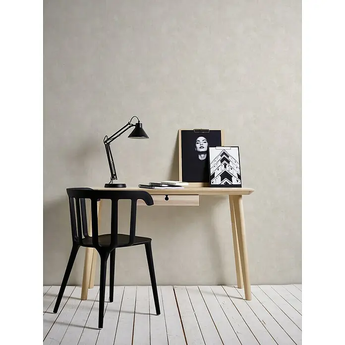 A.S. Création Vliestapete PutzoptikBeige/Braun, Uni, 10,05 x 0,53 m - Schreibtisch mit Lampe und Stuhl. Der stilvolle Schreibtisch mit Schublade bietet Platz für kreatives Arbeiten und Lernen.