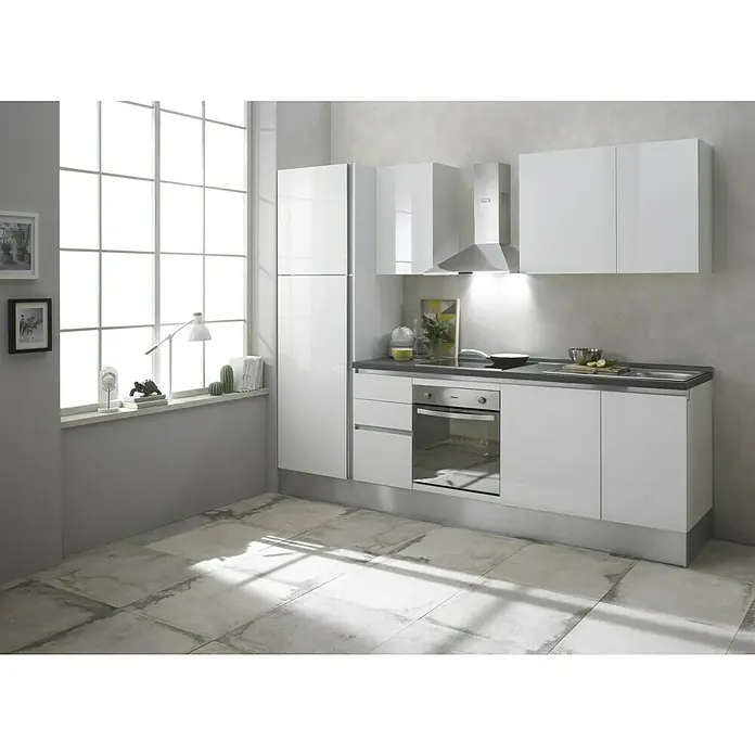 Marinelli Cucine Vormontierte Küchenzeile Giulia - Breite: 275 cm, Weiß, Mit Elektrogeräten, Dekor Arbeitsplatte: Marmoroptik, Spüle rechts - Helle Küche mit modernen, weißen Schränken, die ein minimalistisches Design und viel Stauraum bietet.