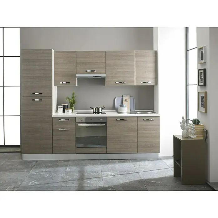 Marinelli Cucine Vormontierte Küchenzeile Rita - Breite: 270 cm, Eiche Grau, Mit Elektrogeräten - Helle Holzkücheneinrichtung mit weißen Arbeitsplatten, Edelstahlgriffen und modernen Geräten für einen stilvollen Kochbereich.