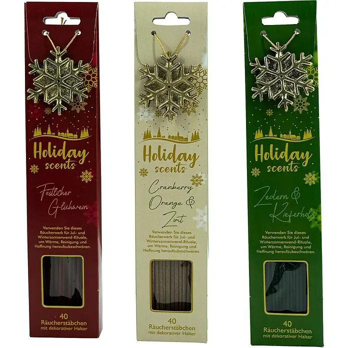 Räucherstäbchen Wintertraum - 1 Stk., Duft: Sortiert - Abbildung von drei Packungen "Holiday Scents" Räucherstäbchen mit dekorativen Haltern in Rot, Beige und Grün.
