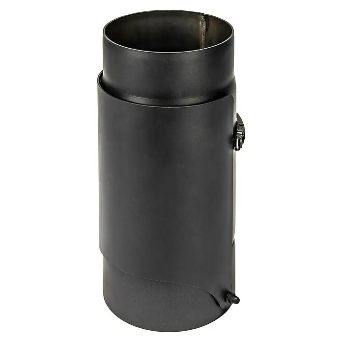 Bertrams Feinstaubfilter - Passend für: Kaminöfen, Schwarz - Abgebildet ist eine schwarze, zylindrische Ofenrohrverkleidung mit einer glatten Oberfläche und einer robusten Konstruktion für den Einsatz im Innenbereich.