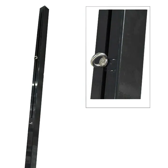 Nesling Pfosten - 250 x 7 x 7 cm, Passend für: Nesling Coolfit/Dreamsail Sonnensegel - Schwarzer Metallpfosten mit Ösen zur Befestigung. Detailaufnahme des Metallpfostens mit Befestigungsöse.