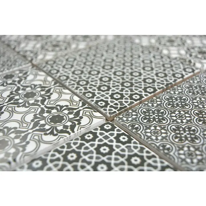 Mosaikfliese Quadrat Classico - 29,8 x 29,8 cm, Weiß/Schwarz/Grau, Glänzend - Nahaufnahme von dekorativen, quadratischen Bodenfliesen mit einem Muster aus Grau- und Weißtönen, ideal für stilvolle Innenräume.