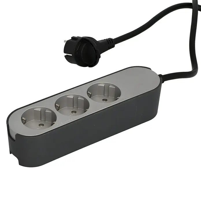 UniTEC Steckdosenleiste Greenline - Anzahl Steckdosen Schuko: 3 Stk., Weiß, Anthrazit, Kabellänge: 1,8 m, Ohne Schalter - Ein dreifacher Steckdosenverteiler mit einem schwarzen Kabel und einem Stecker. Ideal für den Einsatz im Büro oder zu Hause.