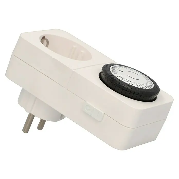 UniTEC Tages-Zeitschaltuhr Greenline Analog - Weiß, 3.680 W - Eine Nahaufnahme einer weißen Zeitschaltuhr mit einer Steckdose und einem schwarzen Drehknopf zur Steuerung der Zeitintervalle.