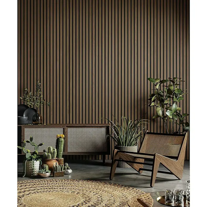 Grosfillex Wandpaneel Element 3D - Linio Walnut, 2.600 x 375 x 8 mm - Elegantes Interieur mit Akzenten aus Holz, Korbgeflecht und Pflanzen. Der Stuhl und das Sideboard sind die Highlights.