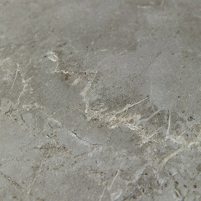 Grosfillex Wall+ Wandpaneel - Grey Marble, 600 x 300 x 5 mm - Nahaufnahme einer grauen Marmoroberfläche mit subtilen Maserungen und natürlichen Texturen, ideal für Hintergründe und Designprojekte.