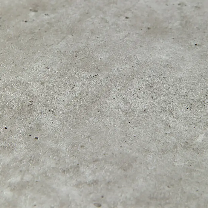 Grosfillex Wall+ Wandpaneel - Grey Concrete, 1.200 x 600 x 5 mm - Nahaufnahme einer modernen, hellgrauen Betonarbeitsplatte mit subtilen Texturen und dunklen Sprenkeln, ideal für minimalistisches Küchendesign.