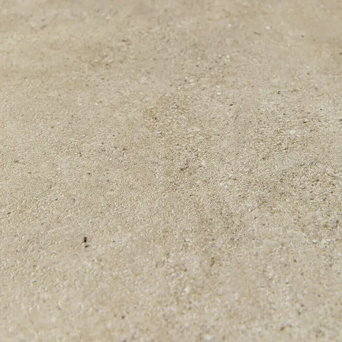Grosfillex Wall+ Wandpaneel - Cream Slate, 2.600 x 600 x 5 mm - Nahaufnahme einer hellbeigen Betonoberfläche mit subtilen Texturen und Farbvariationen.