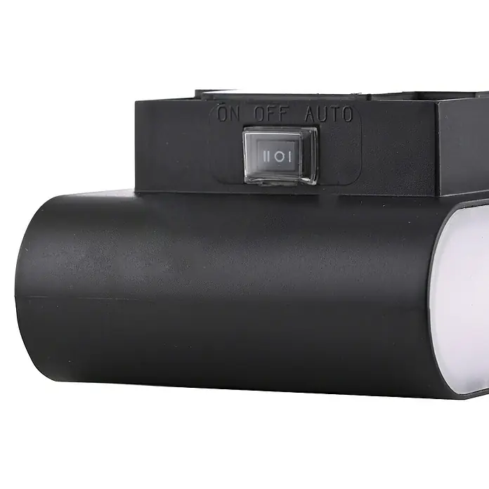 Just Light Akku-Wandleuchte Ziddy - 16 x 6,5 x 9,8 cm, Schwarz, Warmweiß, 3,7 W, IP44 - Nahaufnahme einer schwarzen Solarleuchte mit einem Schalter für Ein, Aus und Automatikbetrieb.