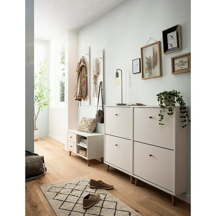 Schildmeyer Bjarne Schuhschrank - L x B x H: 19,5 x 59,8 x 92,2 cm, Weiß, Anzahl Fächer: 2 Stk. - Eingangsbereich mit weißem Schuhschrank und passender Bank mit Schubladen, sowie einer Garderobe an der Wand, für einen organisierten Flur.