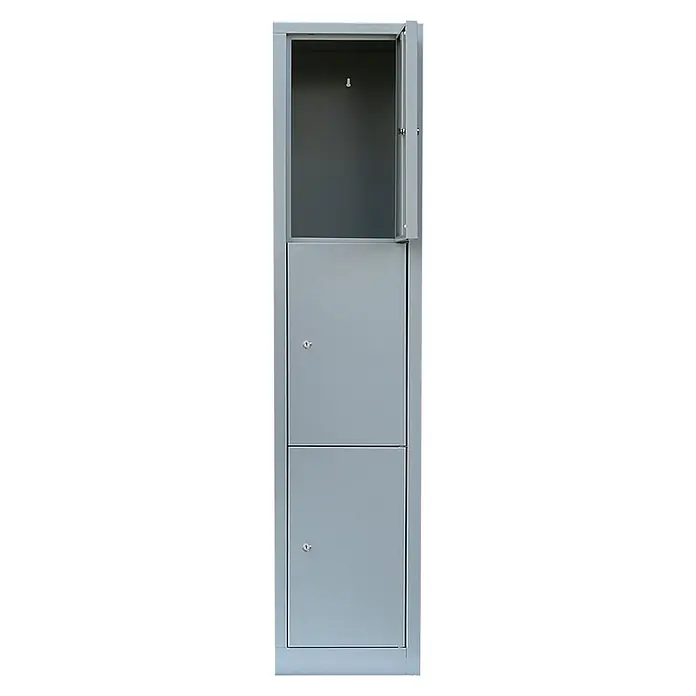 Lüllmann Schließfachschrank - H x B x T: 180 x 41,5 x 50 cm, Lichtgrau, Fertig montiert, Anzahl Fächer: 3 Stk. - Ein grauer Metall-Spind mit drei Fächern, wobei das obere Fach offen ist und einen Haken im Inneren zeigt.
