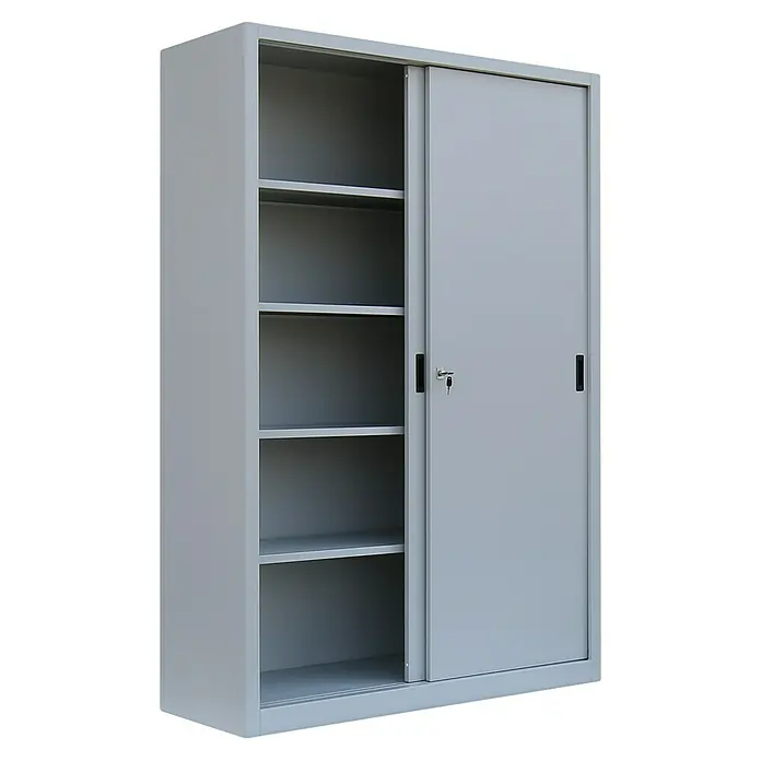 Lüllmann Schiebetür Schrank - H x B x T: 195 x 120 x 45 cm, Lichtgrau, Fertig montiert, Anzahl Böden: 4 Stk. - Ein grauer Büroschrank mit Schiebetüren und Regalen. Der Schrank ist abschließbar und bietet viel Stauraum.
