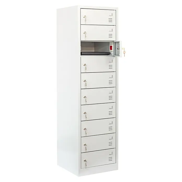 Lüllmann Laptopschrank - H x B x T: 180 x 50 x 50 cm, Lichtgrau, Fertig montiert, Mit Steckdose, Anzahl Fächer: 10 Stk. - Weißer Ladeschrank mit Fächern und Schlüsseln für die sichere Aufbewahrung von elektronischen Geräten. Ein Fach ist geöffnet.