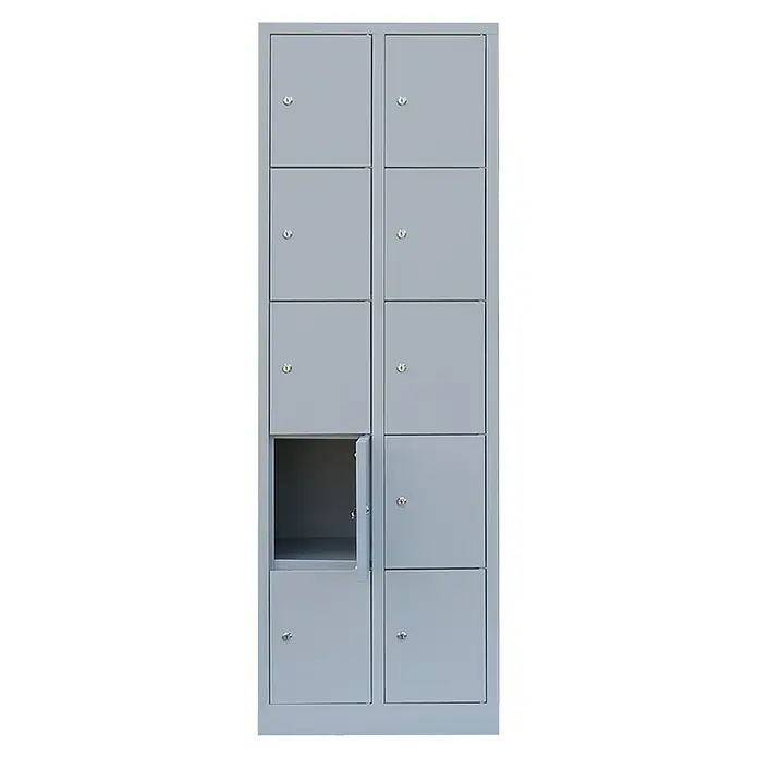Lüllmann Schließfachschrank - H x B x T: 180 x 60 x 50 cm, Lichtgrau, Fertig montiert, Anzahl Fächer: 10 Stk. - Ein grauer Spind mit zehn Fächern, wobei eine Tür geöffnet ist, um das Innere zu zeigen. Perfekt für die sichere Aufbewahrung.