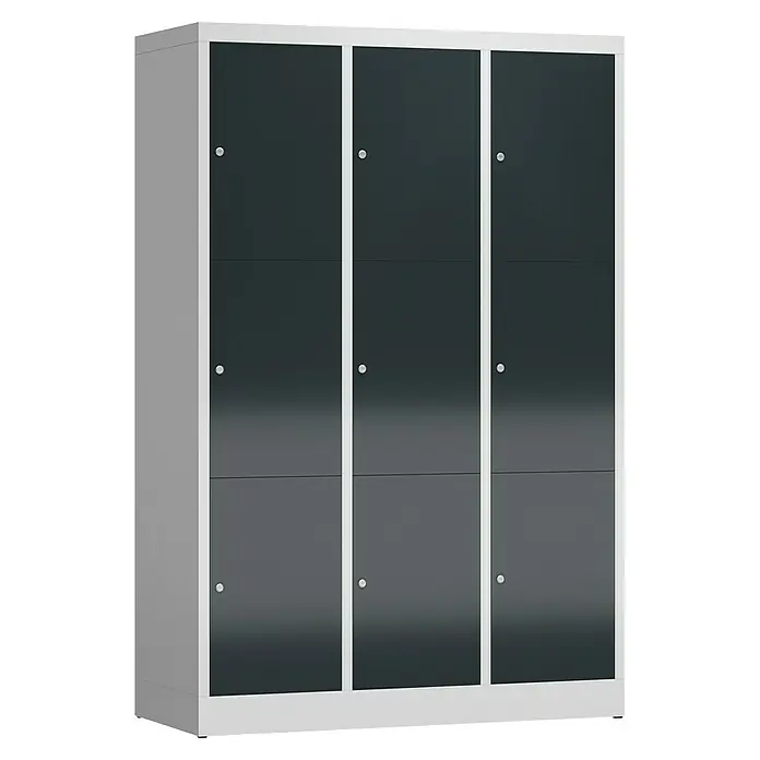 Lüllmann ClassiX Schließfachschrank - H x B x T: 180 x 118,5 x 50 cm, Lichtgrau/Anthrazit, Fertig montiert, Anzahl Fächer: 9 Stk. - Ein grauer, dreiteiliger Spind mit neun Fächern und weißen Rahmen. Ideal für Büros und Schulen zur Aufbewahrung.