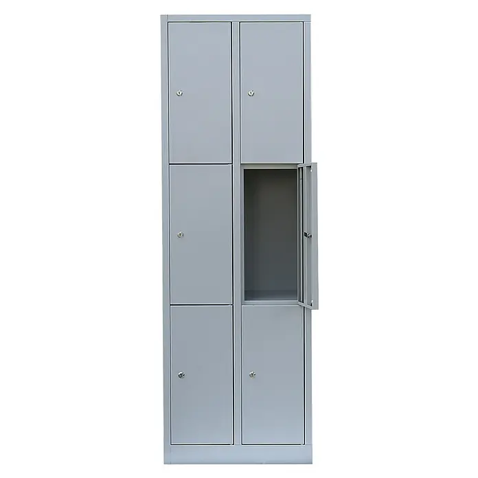 Lüllmann Schließfachschrank - H x B x T: 180 x 60 x 50 cm, Lichtgrau, Fertig montiert, Anzahl Fächer: 6 Stk. - Metallschrank mit sechs Fächern, ein Fach ist geöffnet und gibt Einblick in das leere Innere des Stahlspinds mit integriertem Schloss.