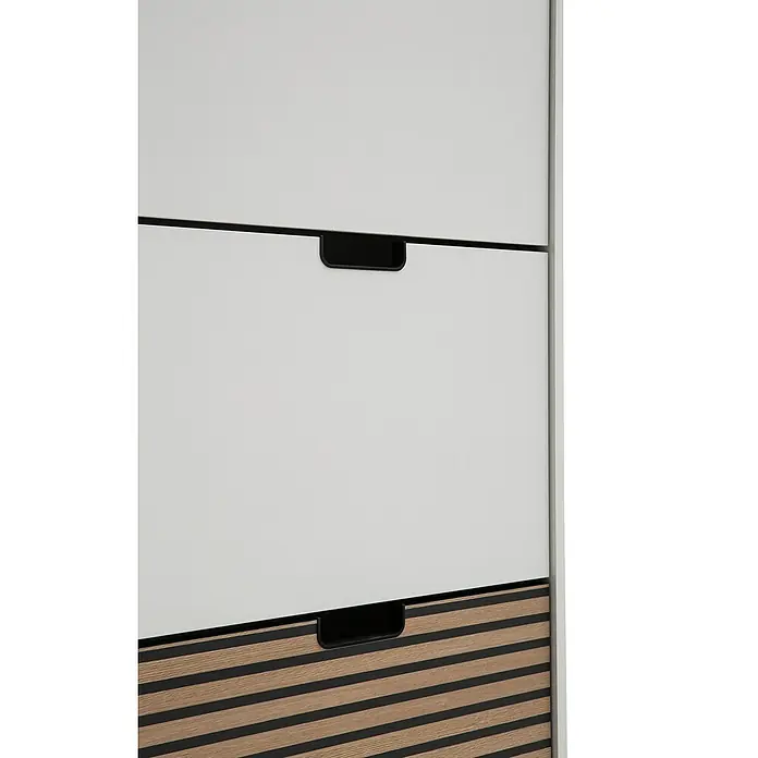 Schildmeyer Ryker Schuhregal - L x B x H: 19,5 x 59,8 x 124 cm, Weiß, Anzahl Fächer: 3 Stk. - Detailansicht eines weißen Schranks mit Schubladen und einem Holzfach mit schwarzen Akzenten.