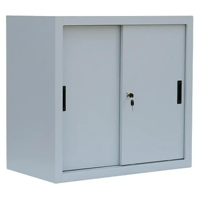 Lüllmann Schiebetür Schrank - H x B x T: 75 x 80 x 45 cm, Lichtgrau, Fertig montiert, Anzahl Böden: 1 Stk. - Grauer abschließbarer Büroschrank mit Schiebetüren und schwarzen Griffen für Bürobedarf, Dokumente und andere wichtige Gegenstände.
