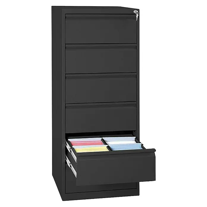 Lüllmann Hängeregisterschrank - H x B x T: 132 x 53 x 62 cm, Tiefschwarz, Fertig montiert, Anzahl Schubladen: 6 Stk. - Schwarzer Aktenschrank mit sechs Schubladen, eine Schublade ist geöffnet und gefüllt mit bunten Hängeordnern.