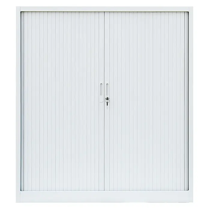 Lüllmann Rollladenschrank - H x B x T: 135 x 120 x 45,7 cm, Signalweiß, Fertig montiert, Anzahl Böden: 2 Stk. - Bild eines weißen Rollladenschranks mit Griffen und Schloss in der Mitte, ideal für Büro oder Werkstatt.