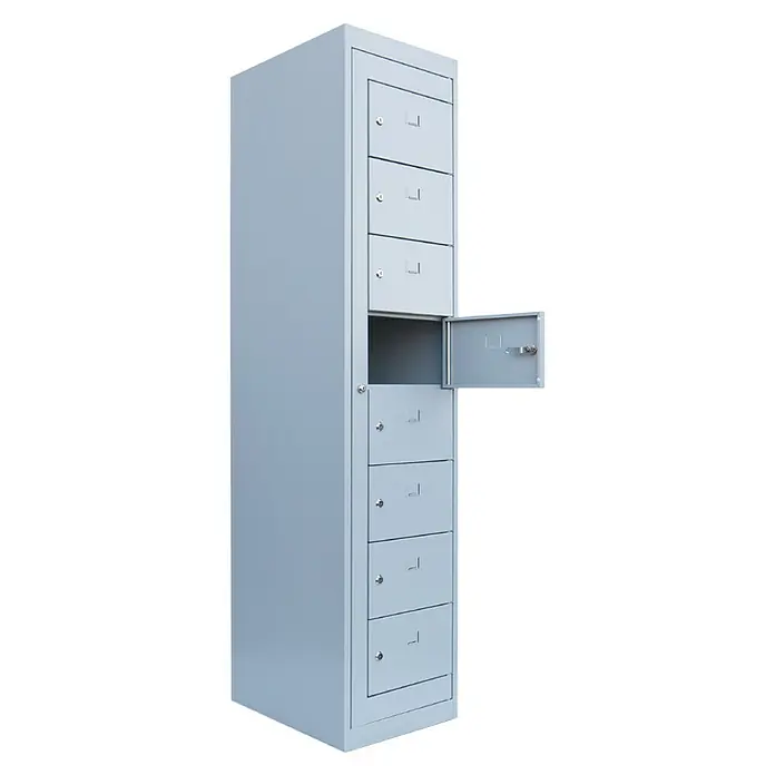 Lüllmann Fächerschrank - H x B x T: 180 x 40 x 50 cm, Lichtgrau, Fertig montiert, Anzahl Fächer: 8 Stk. - Abbildung eines grauen Metallschließfachs mit mehreren Fächern, von denen eines geöffnet ist, wodurch das Innere sichtbar wird.