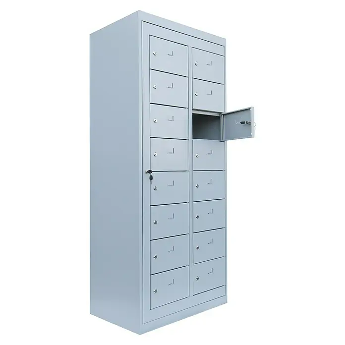 Lüllmann Fächerschrank - H x B x T: 180 x 74 x 50 cm, Lichtgrau, Fertig montiert, Anzahl Fächer: 16 Stk. - Das Bild zeigt einen grauen Spindschrank mit mehreren Fächern, von denen eines geöffnet ist. Der Schrank bietet viel Stauraum und ist abschließbar.
