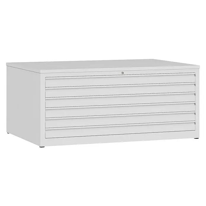 Lüllmann Planschrank - H x B x T: 60,5 x 140,5 x 95,5 cm, Signalweiß, Fertig montiert, Anzahl Schubladen: 6 Stk. - Abbildung eines hellgrauen Büroschranks mit mehreren Schubladen und einem Schloss. Der Schrank steht auf kleinen Füßen.