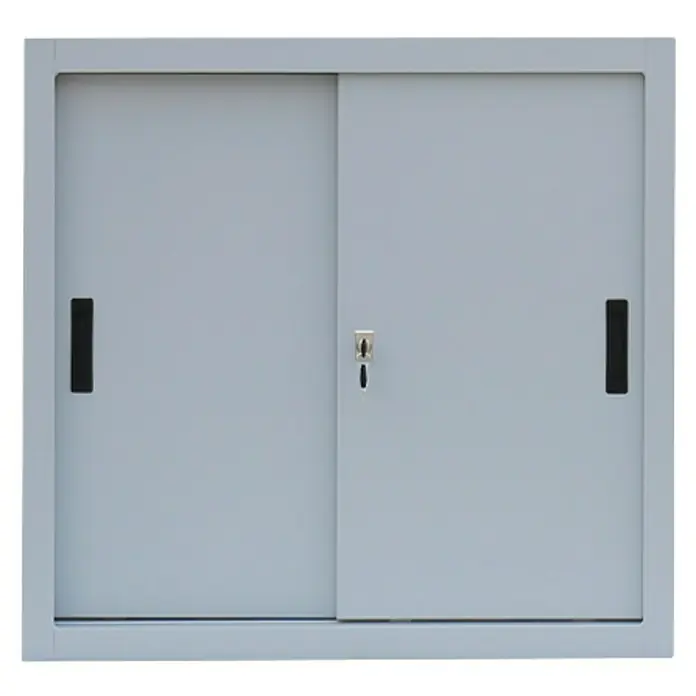 Lüllmann Schiebetür Schrank - H x B x T: 75 x 80 x 45 cm, Lichtgrau, Fertig montiert, Anzahl Böden: 1 Stk. - Ein grauer Aktenschrank mit Schiebetüren und einem Schloss in der Mitte. Die Türen haben schwarze Griffe.