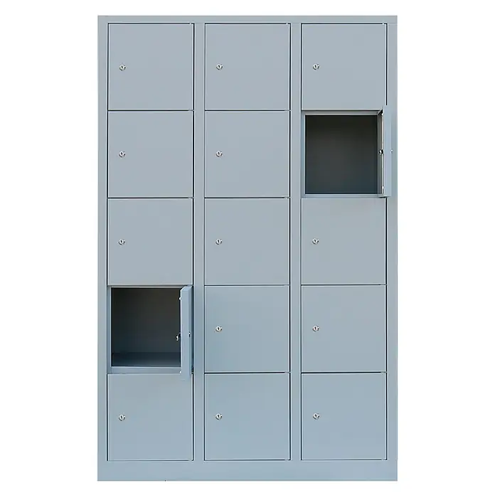 Lüllmann Schließfachschrank - H x B x T: 180 x 118,5 x 50 cm, Lichtgrau, Fertig montiert, Anzahl Fächer: 15 Stk. - Graue Metallschließfächer mit mehreren Fächern, einige davon geöffnet, bieten praktischen Stauraum für verschiedene Gegenstände.