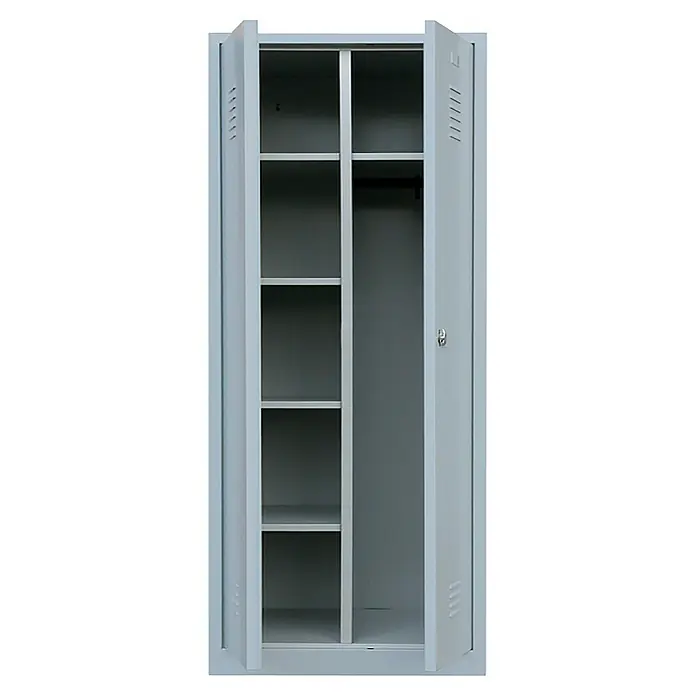 Lüllmann Metall-Mehrzweckschrank - H x B x T: 180 x 80 x 50 cm, Lichtgrau, Fertig montiert, Anzahl Böden: 4 Stk. - Aufnahme eines grauen Metallschranks mit offenen Türen, der Regale und eine Kleiderstange bietet.