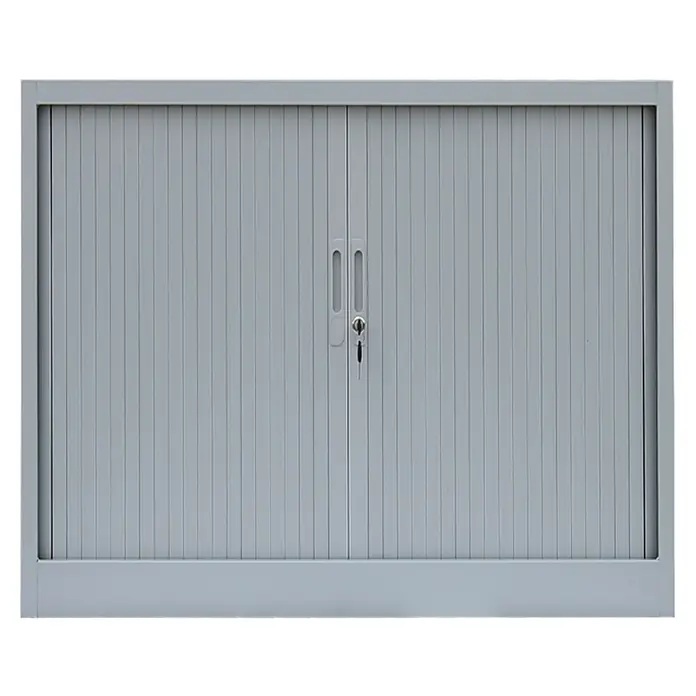 Lüllmann Rollladenschrank - H x B x T: 105 x 120 x 45,7 cm, Lichtgrau, Fertig montiert, Anzahl Böden: 2 Stk. - Bild eines grauen Rolladenschranks mit zwei Türen, Griffen und einem Schloss. Ideal zur sicheren Aufbewahrung von Dokumenten und Gegenständen.