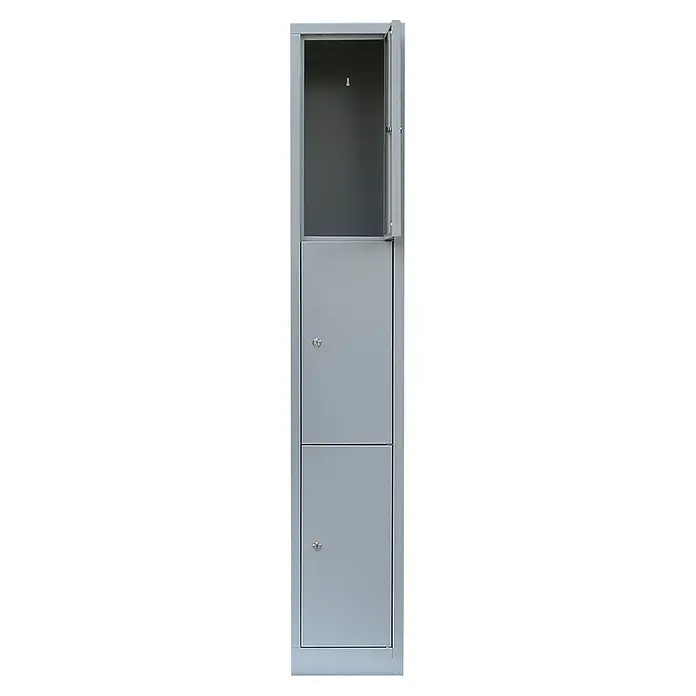 Lüllmann Schließfachschrank - H x B x T: 180 x 31,5 x 50 cm, Lichtgrau, Fertig montiert, Anzahl Fächer: 3 Stk. - Grauer Metallschrank mit drei Fächern, wobei die oberste Tür geöffnet ist. Ein praktischer Schrank für verschiedene Zwecke.