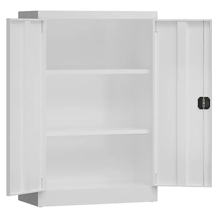 Lüllmann ClassiX Metall-Mehrzweckschrank - H x B x T: 120 x 80 x 38 cm, Signalweiß, Fertig montiert, Anzahl Böden: 2 Stk. - Aufnahme eines weißen Metallschranks mit zwei offenen Türen und zwei Einlegeböden im Inneren.