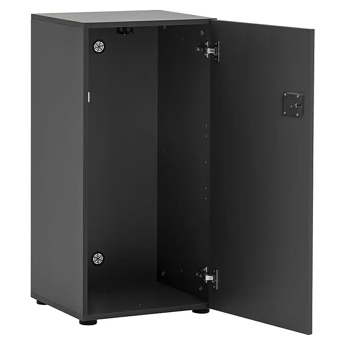 Schildmeyer Spind Locked - L x B x H: 40,6 x 45,5 x 92,6 cm, Anzahl Türen: 1 Stk., Anthrazit, Elektronisches RFID-Schloss - Aufnahme eines geöffneten schwarzen Schranks mit Belüftungsöffnungen und Scharnieren. Das Möbelstück bietet viel Stauraum.