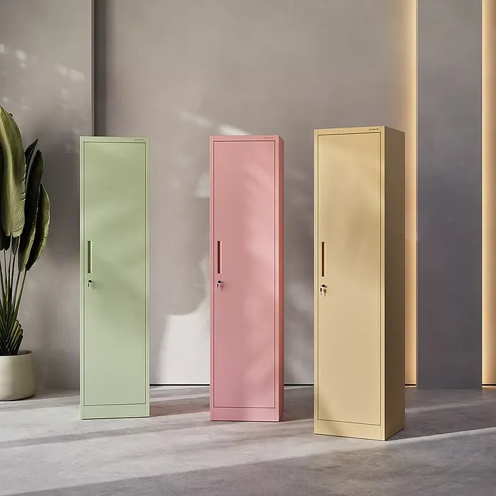 Jan Nowak Aktenschrank Alex - B x T x H: 45 x 40 x 185 cm, Pastellgrün - Drei farbige Metallschränke (grün, rosa, beige) stehen in einem Raum mit sanfter Beleuchtung.