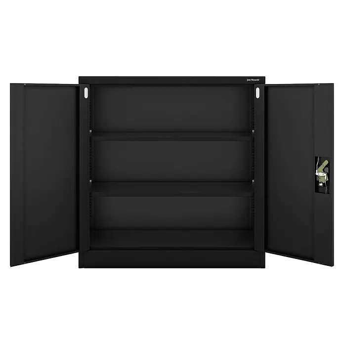 Jan Nowak Aktenschrank Beata - B x T x H: 90 x 40 x 92,5 cm, Schwarz - Ein geräumiger, schwarzer Jan Nowak Metallschrank mit offenen Türen und verstellbaren Regalböden, ideal für Büro oder Werkstatt.