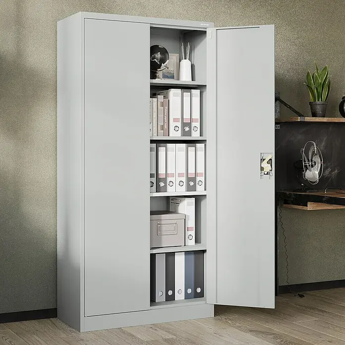 Jan Nowak Aktenschrank Jan - B x T x H: 90 x 40 x 185 cm, Grau - Ein grauer Metallschrank mit offenen Türen und mehreren Regalen, gefüllt mit Ordnern und Büroartikeln. Perfekt für Büro oder Arbeitszimmer.