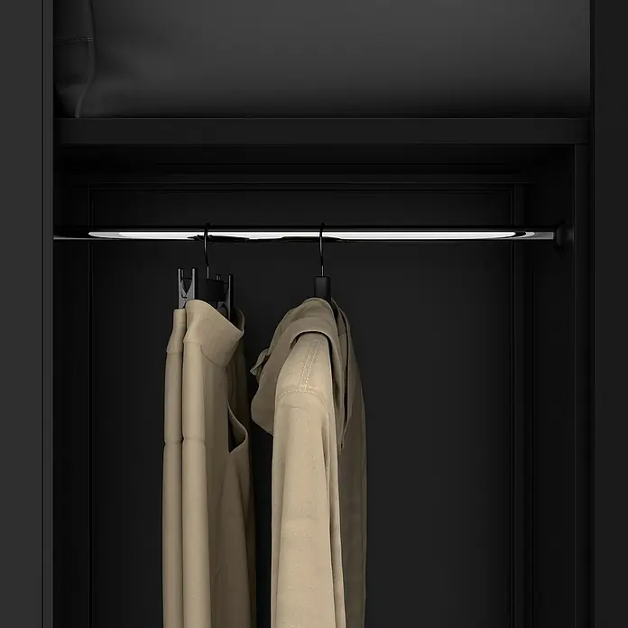 Jan Nowak Metall-Mehrzweckschrank Dawid - H x B x T: 185 x 90 x 45 cm, Schwarz - Kleiderschrank-Innenansicht mit beleuchteter Stange und zwei hängenden Kleidungsstücken in Beige. Elegantes Design für die Aufbewahrung.