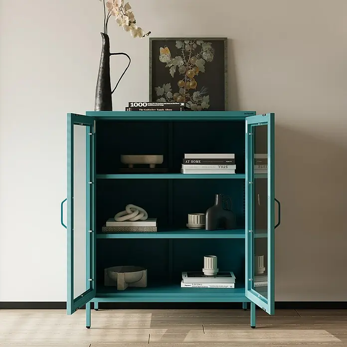 Jan Nowak Vitrine Gina - B x T x H: 80 x 40 x 101,5 cm, Meeresgrün - Stilvoller blauer Metallschrank mit Glastüren, ideal zur Aufbewahrung und Präsentation Ihrer Lieblingsstücke.